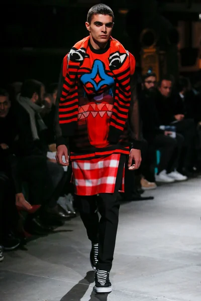 Look 19
